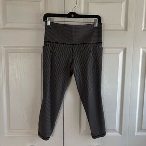 Athleta Salutation Slash Pockets II Stripe 7/8 Leggings M Yoga Pilates Gym